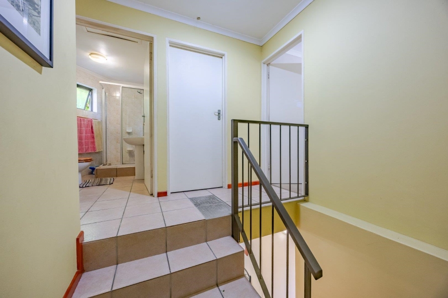 5 Bedroom Property for Sale in Lakeside Western Cape